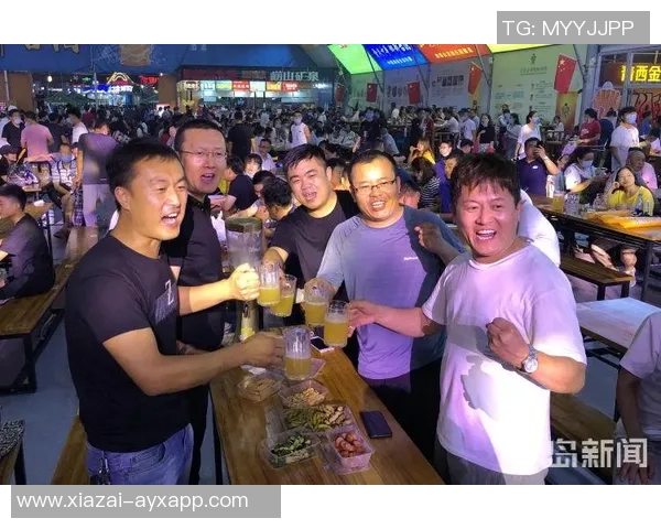 凯恩与妻子共享啤酒节欢乐时光为这一周的美好回忆添上完美句号 凯恩与妻子共享啤酒节欢乐时光为这一周的美好回忆添上完美句号